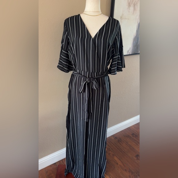 Striped ruffle short sleeves belted jumpsuit - Picture 3 of 8